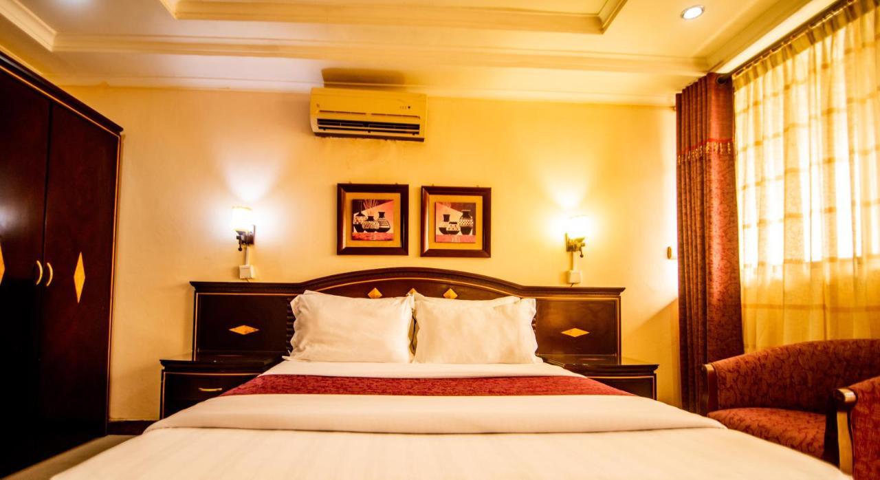Urban Rose & Hotel 3*