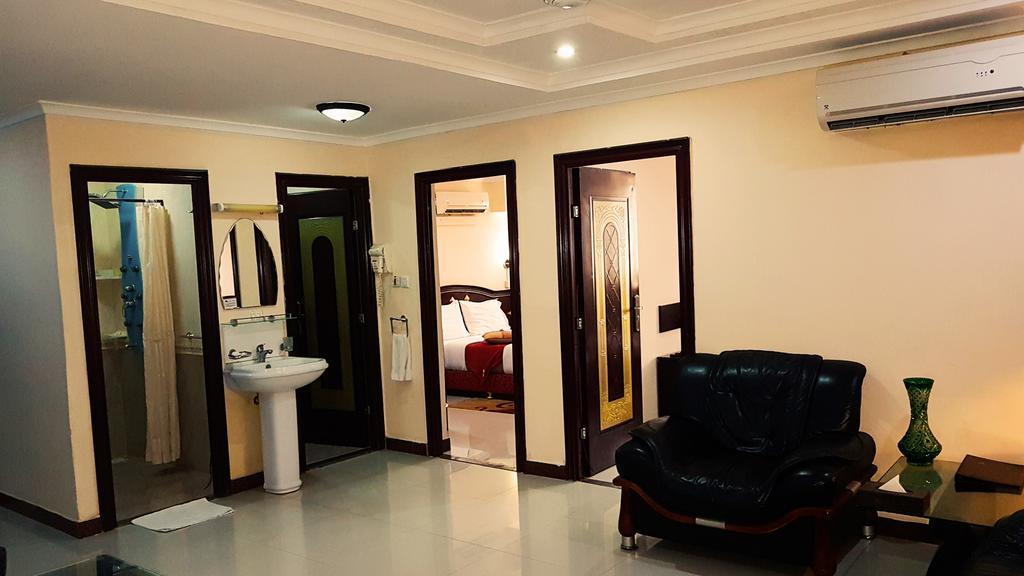 Urban Rose & Hotel 3*