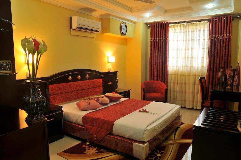 Hotell Urban Rose & 3*